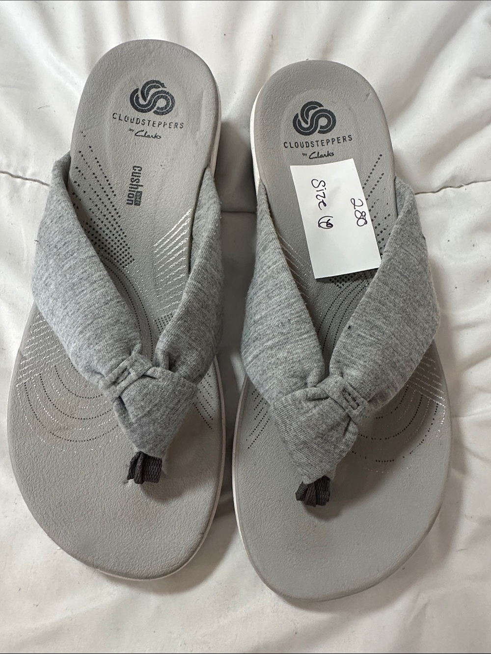 Cloudsteppers by Clarks Light Gray Knotted Fabric Thong Sandals #280